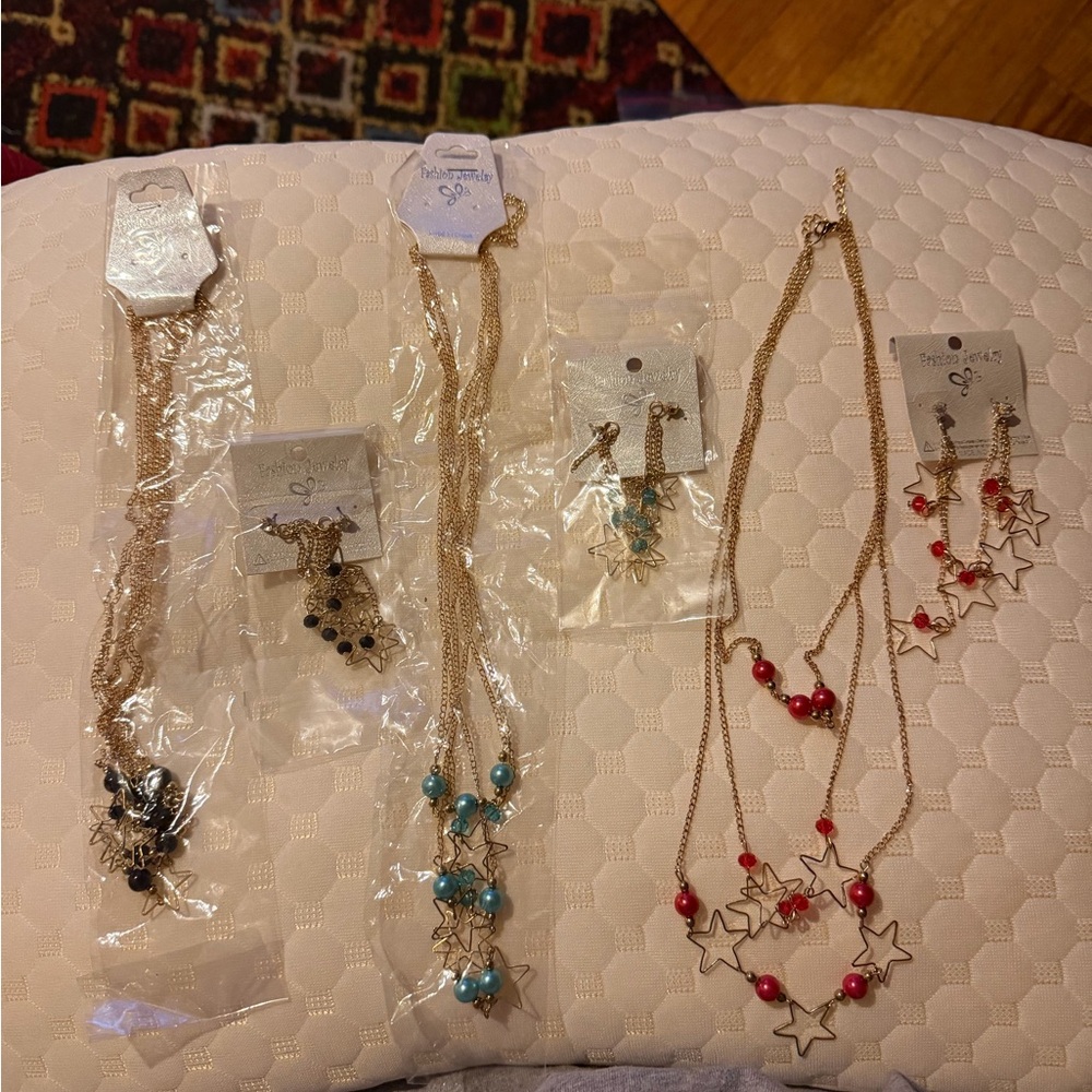 Chic Gold and Red Star Necklace Set